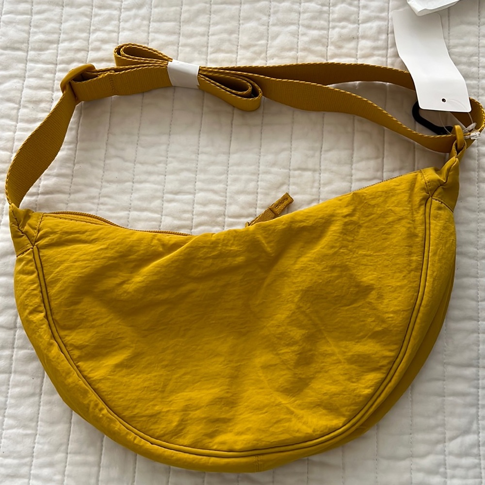 NEW Uniqlo shoulder bag/body bag